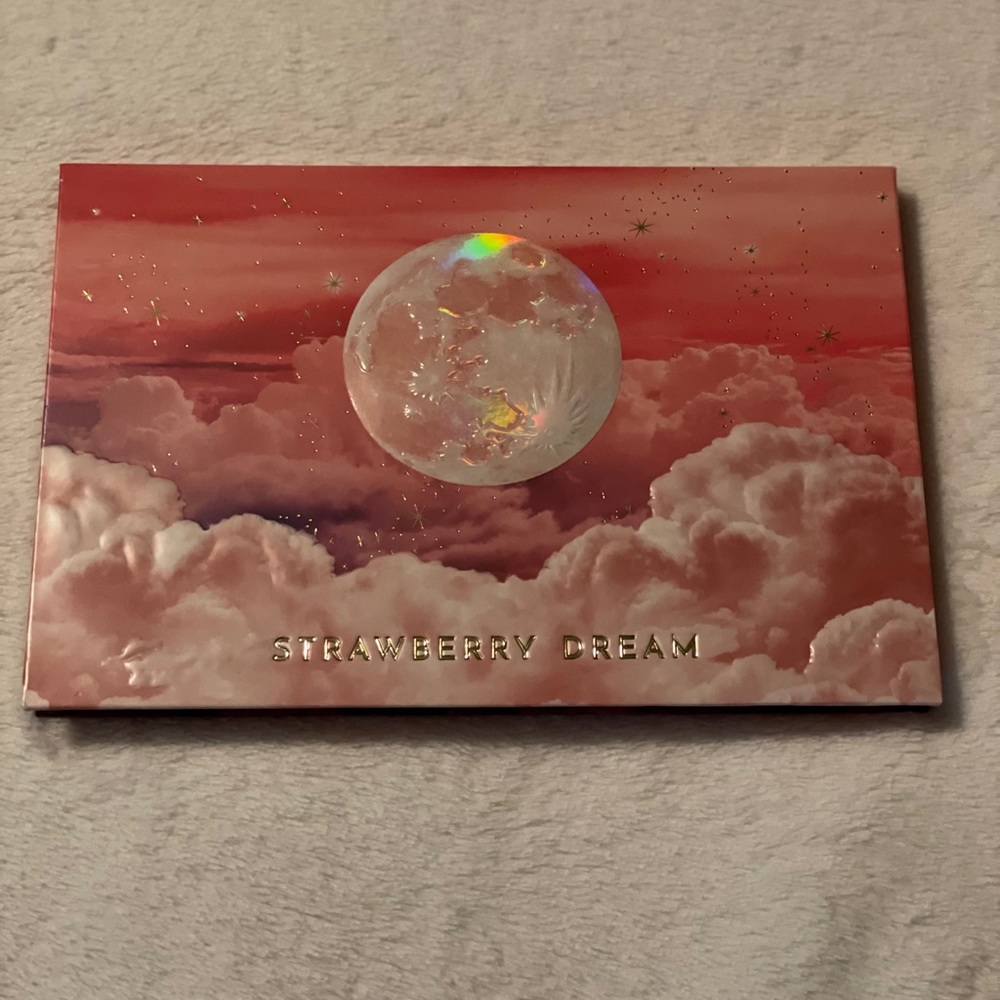 Lunar Beauty Strawberry Dream Eyeshadow Palette